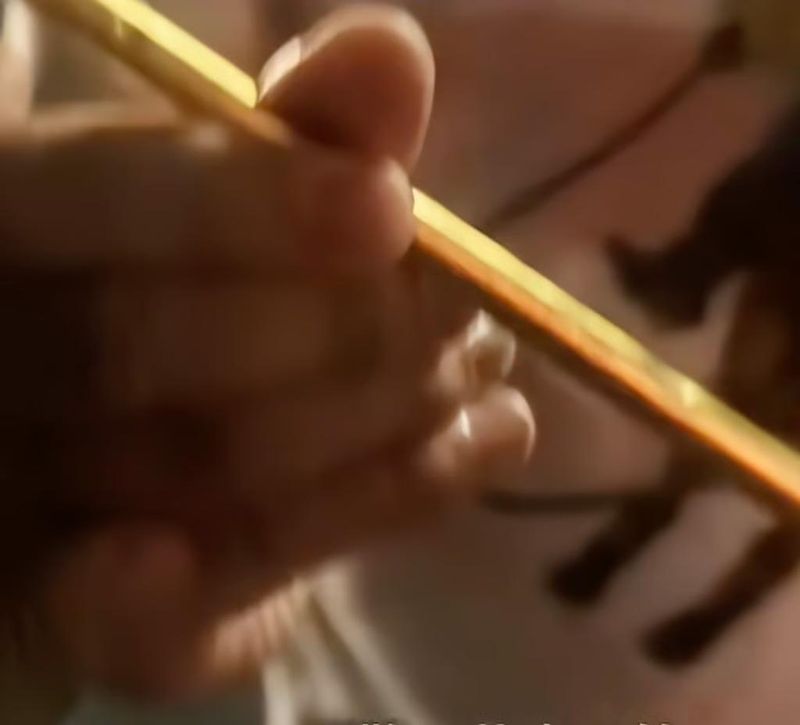 Sedotan emas untuk minum milk tea Sedotan Emas Rp 217 Juta Hilang Saat Minum Milk Tea, Polisi Turun Tangan.