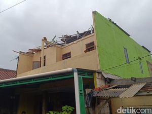 Total 20 Rumah Rusak Diterjang Puting Beliung di Bojonggede Bogor