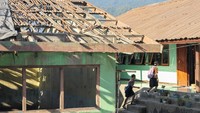 Sekolah Rusak Diterpa Material Gunung Lewotobi Sekolah Rusak Diterpa Material Gunung Lewotobi