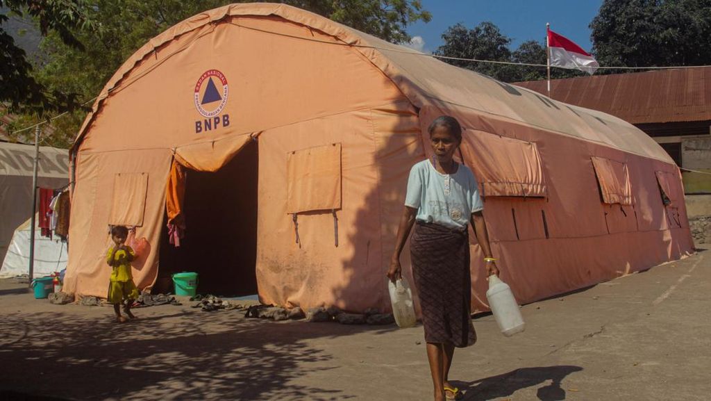 Setahun di Tenda, Pengungsi Lewotobi Belum Direlokasi Setahun di Tenda, Pengungsi Lewotobi Belum Direlokasi