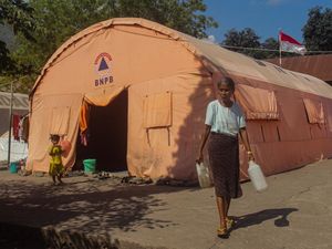 Setahun di Tenda, Pengungsi Lewotobi Belum Direlokasi Setahun di Tenda, Pengungsi Lewotobi Belum Direlokasi