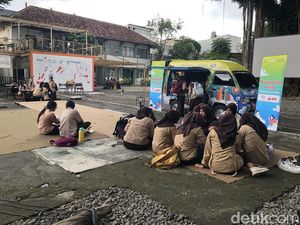 Dorong Literasi bagi Anak Muda, IFI Resmikan Perpustakaan Keliling BIMO