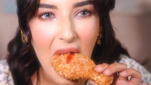Bukan Konten Make Up, Ini 10 Momen Tasya Farasya Mukbang Makanan Enak