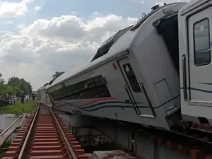 Video: KA Purwojaya Anjlok di Bekasi, KAI Pastikan Semua Penumpang Selamat Video: KA Purwojaya Anjlok di Bekasi, KAI Pastikan Semua Penumpang Selamat