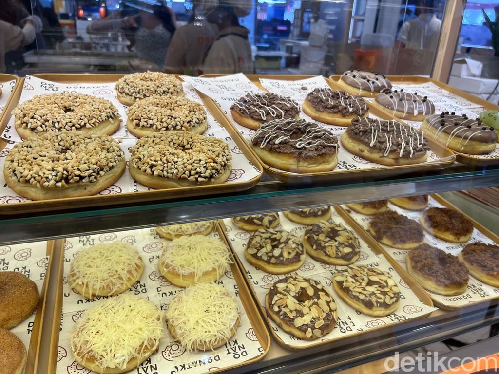 Nyam! Donat Kentang Jadul di Transmart Kokas Punya Topping Sultan Nyam! Donat Kentang Jadul di Transmart Kokas Punya Topping Sultan