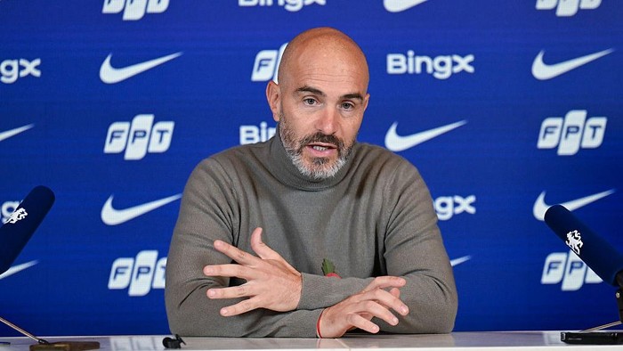 Enzo Maresca COBHAM, ENGLAND - OCTOBER 24: Enzo Maresca of Chelsea during a press conference at Chelsea Training Ground on October 24, 2025 in Cobham, England.  (Photo by Darren Walsh/Chelsea FC via Getty Images)