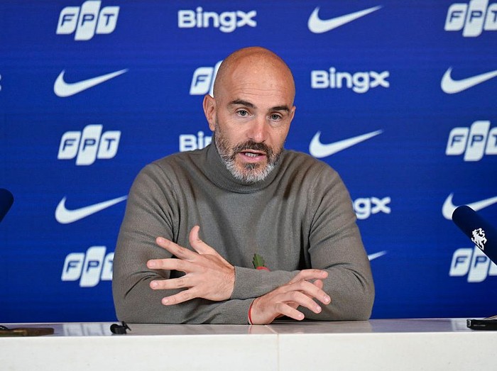 COBHAM, ENGLAND - OCTOBER 24: Enzo Maresca of Chelsea during a press conference at Chelsea Training Ground on October 24, 2025 in Cobham, England.  (Photo by Darren Walsh/Chelsea FC via Getty Images)