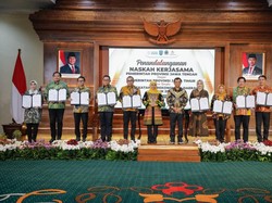 Ahmad Luthfi & Khofifah Teken 10 MoU, Perkuat Ekonomi Jateng-Jatim Ahmad Luthfi & Khofifah Teken 10 MoU, Perkuat Ekonomi Jateng-Jatim