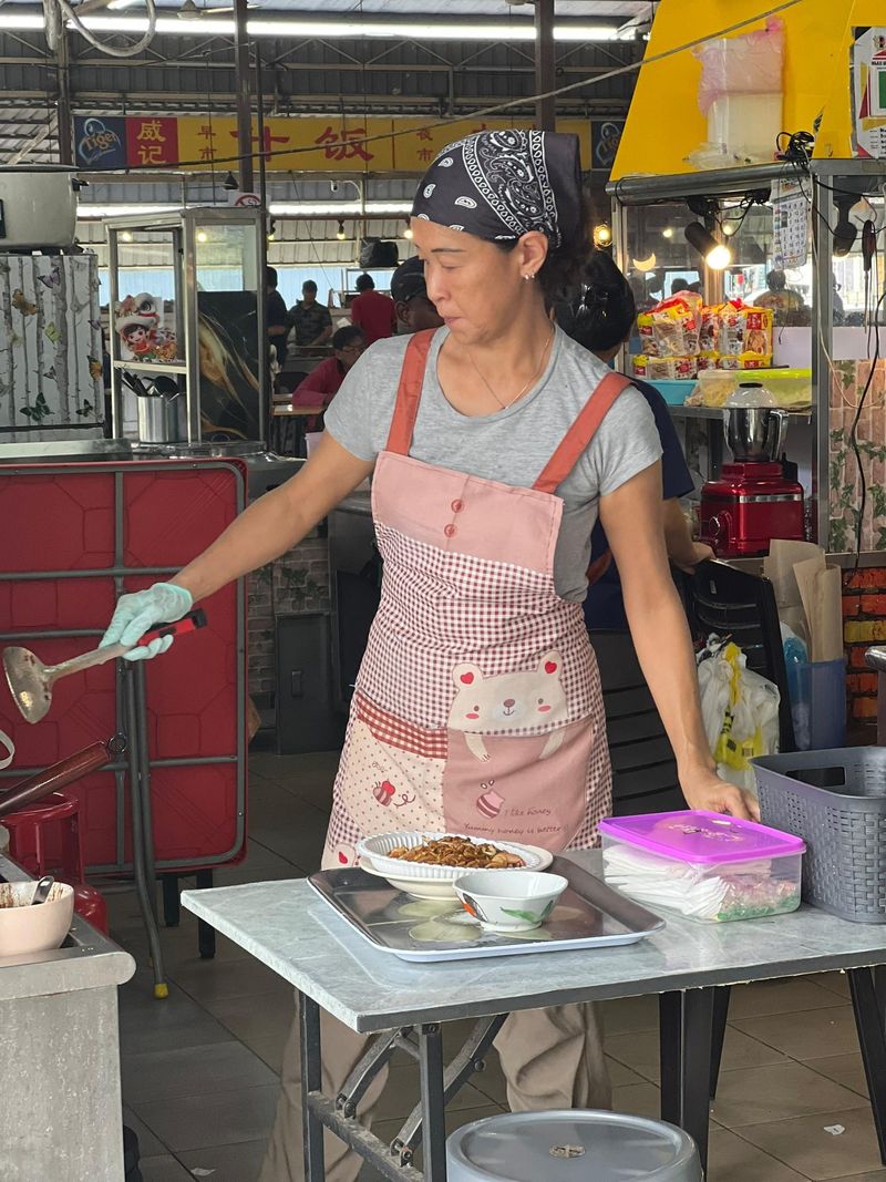 Haru! Wanita Single Parent Penjual Kwetiau Ini Dapat Laptop Gratis buat Anaknya