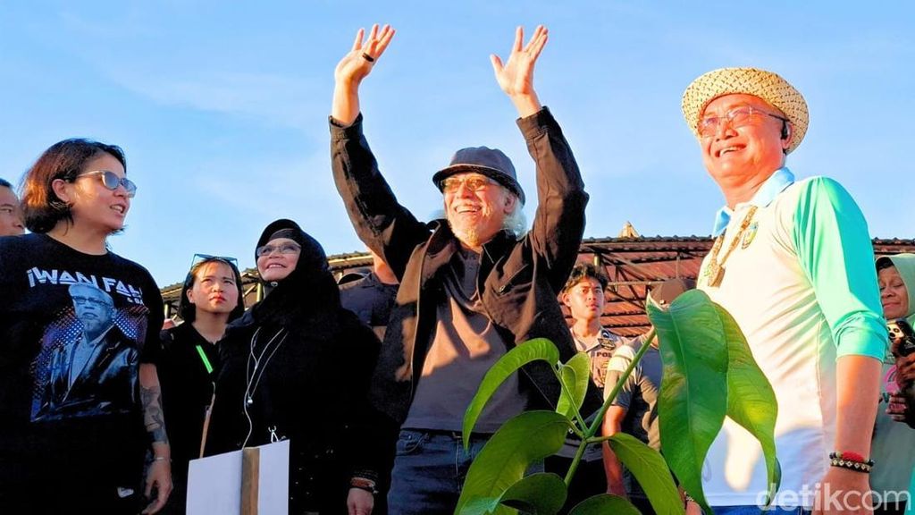 Iwan Fals Tanam Pohon Dukung Malinau Sang Pengendali Air Iwan Fals Tanam Pohon Dukung Malinau Sang Pengendali Air