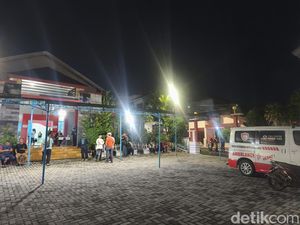 Tangis Sambut Kepulangan 5 Korban Selamat Laka Maut Bus Oleng di Tol Pemalang Tangis Sambut Kepulangan 5 Korban Selamat Laka Maut Bus Oleng di Tol Pemalang