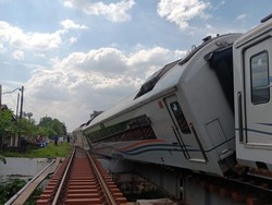 Kereta Purwojaya Anjlok, KAI Pastikan 232 Penumpang Selamat Kereta Purwojaya Anjlok, KAI Pastikan 232 Penumpang Selamat