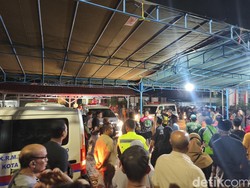 4 Jenazah Korban Laka Maut Bus Oleng Tol Pemalang Tiba di Semarang 4 Jenazah Korban Laka Maut Bus Oleng Tol Pemalang Tiba di Semarang