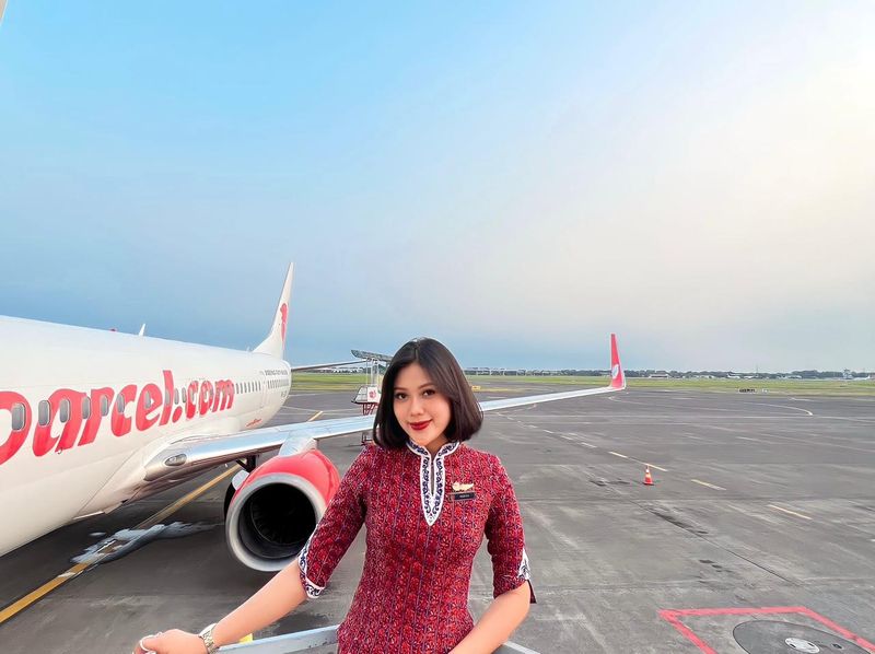 Mantan pramugari jualan kopi keliling.