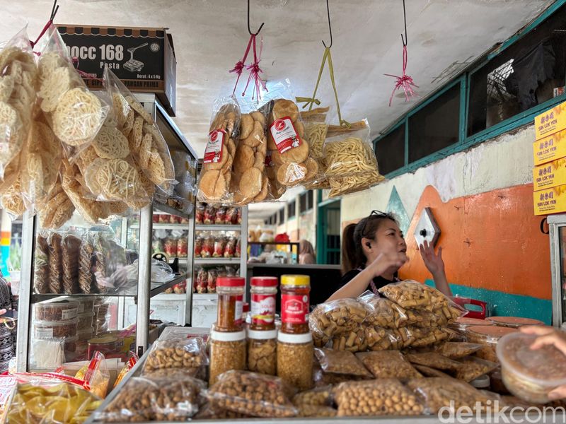 Martabak Mini Valencia di Pasar Puri Indah.