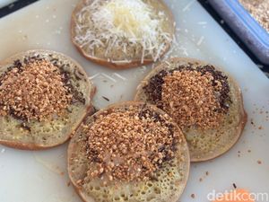 Martabak Mini Valencia Jadi Jajanan Legendaris di Pasar Puri Indah