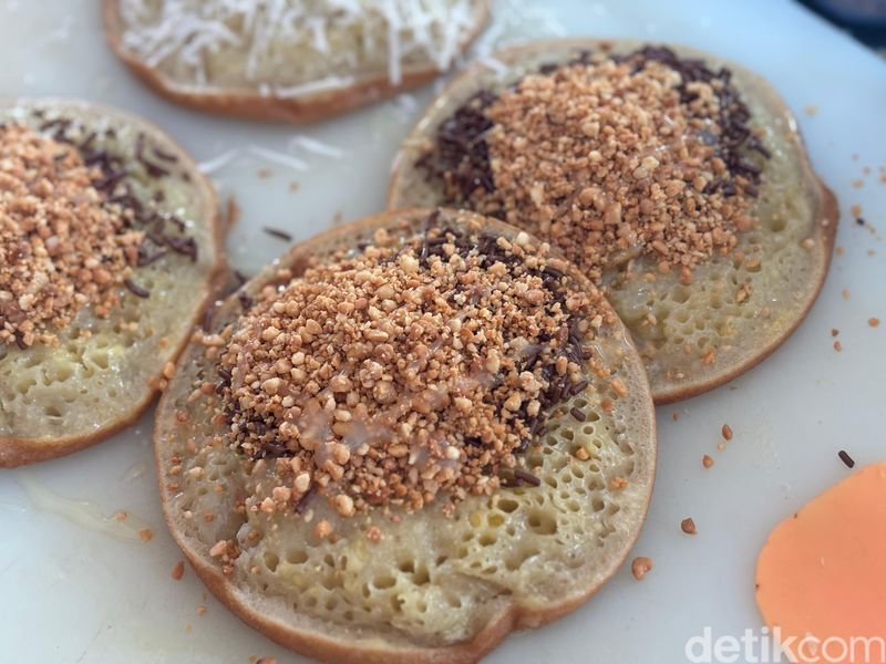 Martabak Mini Valencia di Pasar Puri Indah.