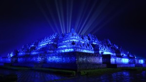 Monas hingga Borobudur Berwarna Biru Peringati Hari PBB