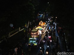 Gemerlap Malam Bandung dengan Pawai Mobil Hias di HJKB ke-215 Gemerlap Malam Bandung dengan Pawai Mobil Hias di HJKB ke-215