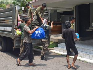Warga Terdampak Normalisasi Sungai Kalianak Pindah ke Rusun Romokalisari Warga Terdampak Normalisasi Sungai Kalianak Pindah ke Rusun Romokalisari