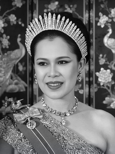 Potret Masa Muda Ibu Suri Sirikit yang Dijuluki Ratu Tercantik di Dunia - Insertlive.com Potret Masa Muda Ibu Suri Sirikit yang Dijuluki Ratu Tercantik di Dunia