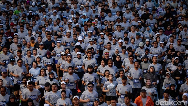 Sekitar 27.300 peserta dari 48 negara turut ambil bagian dalam kategori junior dash, 5K, 10K, half marathon, dan marathon. ANTARA FOTO/Putra M. Akbar