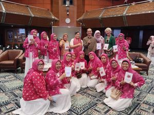Waka MPR Apresiasi Peluncuran Buku Soal Jawab Seputar Kanker Payudara Waka MPR Apresiasi Peluncuran Buku Soal Jawab Seputar Kanker Payudara