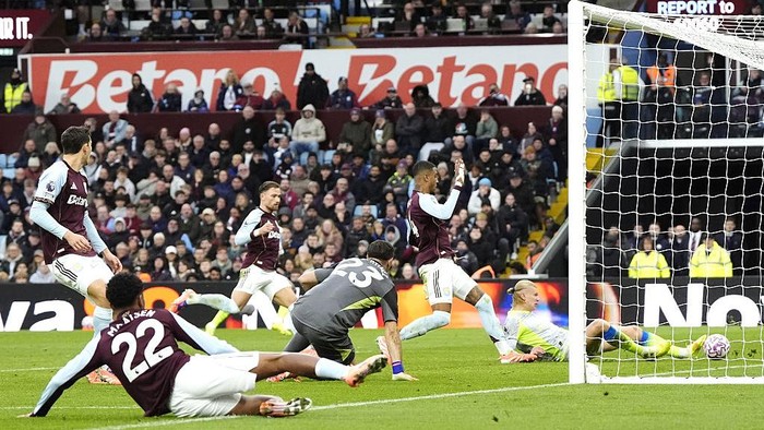 2243105955 Manchester Citys Erling Haaland scores a goal before being ruled out for offside during the Premier League match at Villa Park, Birmingham. Picture date: Sunday October 26, 2025. (Photo by Nick Potts/PA Images via Getty Images)