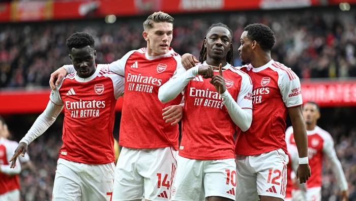 Arsenal LONDON, ENGLAND - OCTOBER 26: Eberechi Eze of Arsenal celebrates scoring his teams first goal with teammates Jurrien Timber, Viktor Gyoekeres and Bukayo Saka during the Premier League match between Arsenal and Crystal Palace at Emirates Stadium on October 26, 2025 in London, England. (Photo by Stuart MacFarlane/Arsenal FC via Getty Images)