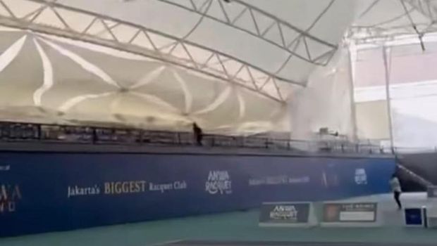 atap lapangan padel ambruk atap lapangan padel ambruk