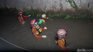 Bocah Terseret Arus Kanal Pamulang, Petugas Gabungan Gencarkan Pencarian