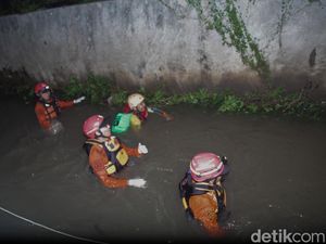Bocah Terseret Arus Kanal Pamulang, Petugas Gabungan Gencarkan Pencarian Bocah Terseret Arus Kanal Pamulang, Petugas Gabungan Gencarkan Pencarian
