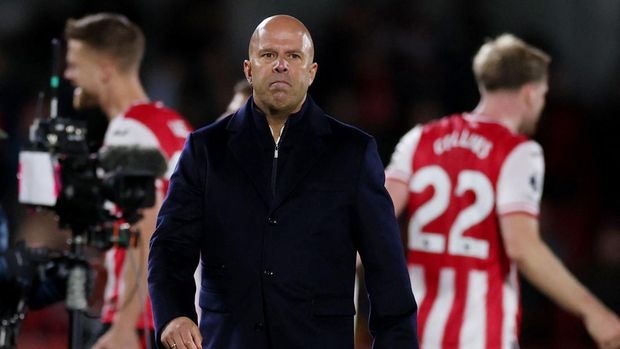Brentford vs Liverpool Soccer Football - Premier League - Brentford v Liverpool - GTech Community Stadium, London, Britain - October 25, 2025 Liverpool manager Arne Slot looks dejected after the match Action Images via Reuters/Paul Childs EDITORIAL USE ONLY. NO USE WITH UNAUTHORIZED AUDIO, VIDEO, DATA, FIXTURE LISTS, CLUB/LEAGUE LOGOS OR 'LIVE' SERVICES. ONLINE IN-MATCH USE LIMITED TO 120 IMAGES, NO VIDEO EMULATION. NO USE IN BETTING, GAMES OR SINGLE CLUB/LEAGUE/PLAYER PUBLICATIONS. PLEASE CONTACT YOUR ACCOUNT REPRESENTATIVE FOR FURTHER DETAILS..
