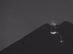 Gunung Semeru Kembali Erupsi, Lava Pijar Meluncur 2,5 Kilometer Gunung Semeru Kembali Erupsi, Lava Pijar Meluncur 2,5 Kilometer