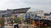 Tenda dan Panggung di Bogor Ambruk Diterjang Angin Kencang, 2 Orang Terluka Tenda dan Panggung di Bogor Ambruk Diterjang Angin Kencang, 2 Orang Terluka