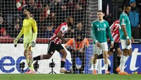 Liverpool Ketinggalan 1-2 dari Brentford di Babak Pertama Liverpool Ketinggalan 1-2 dari Brentford di Babak Pertama