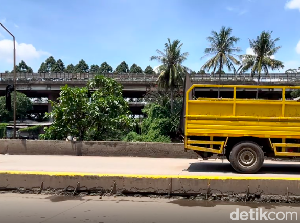 Video: Warga Sebut Jalan Tinggi Sebelah di Jakut Dibiarkan Sejak 2014 Video: Warga Sebut Jalan Tinggi Sebelah di Jakut Dibiarkan Sejak 2014
