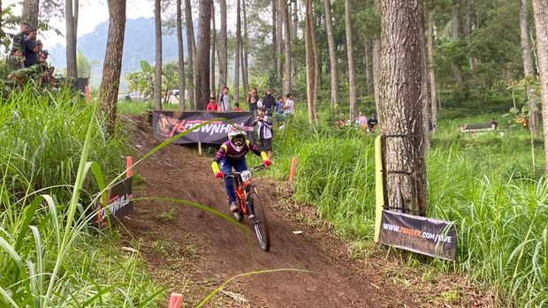Gelar Juara Umum Downhill 2025 Resmi Diambil Alih Oleh Pendatang Baru, Pandu Satrio Perkasa