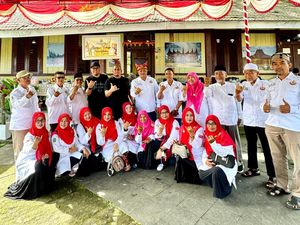 Andre Rosiade Salurkan Bantuan Rp 100 Juta ke Perantau Minang di Malut Andre Rosiade Salurkan Bantuan Rp 100 Juta ke Perantau Minang di Malut