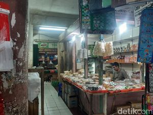 Kios Jajan Pasar dan Kue Jadul Terakhir di Pasar Tebet Timur