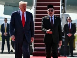 Trump Tiba di Malaysia untuk KTT ASEAN, Disambut Anwar Ibrahim di Bandara Trump Tiba di Malaysia untuk KTT ASEAN, Disambut Anwar Ibrahim di Bandara