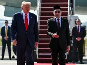 Anwar Ibrahim dan Trump Saling Puji soal Perdamaian Thailand-Kamboja Anwar Ibrahim dan Trump Saling Puji soal Perdamaian Thailand-Kamboja