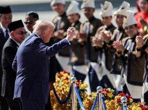 Joget ala Trump hingga Jokes Penjara Anwar Ibrahim di Malaysia Joget ala Trump hingga Jokes Penjara Anwar Ibrahim di Malaysia