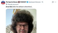 Arne Slot bakal gondrongin rambut juga kayak fans Manchester United yang viral itu? (Foto: X.com/@piesportsbooze) Arne Slot bakal gondrongin rambut juga kayak fans Manchester United yang viral itu? (Foto: X.com/@piesportsbooze)