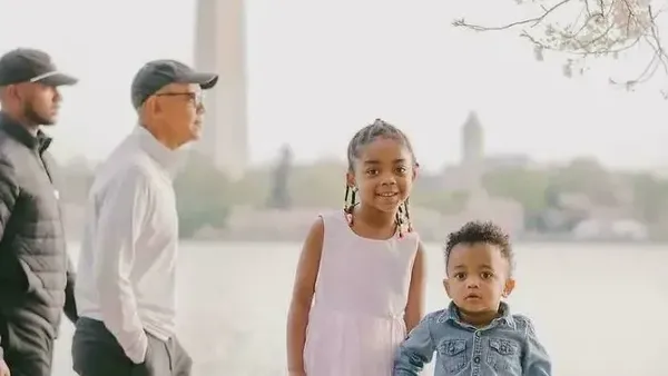 Photobomber! Momen Perusak Foto yang Bikin 100% Gagal Fokus