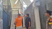 Atap Lapangan Padel di Jakbar Roboh gegara Angin Kencang Atap Lapangan Padel di Jakbar Roboh gegara Angin Kencang