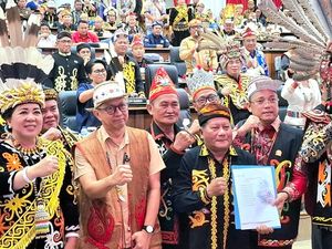Hadiri Rapat Paripurna DRPD, Rocky Gerung Ingatkan RUU Masyarakat Adat Hadiri Rapat Paripurna DRPD, Rocky Gerung Ingatkan RUU Masyarakat Adat
