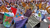 Semarak 15.000 Penari Batik Pecahkan Rekor MURI