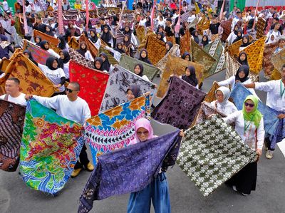 Semarak 15.000 Penari Batik Pecahkan Rekor MURI
