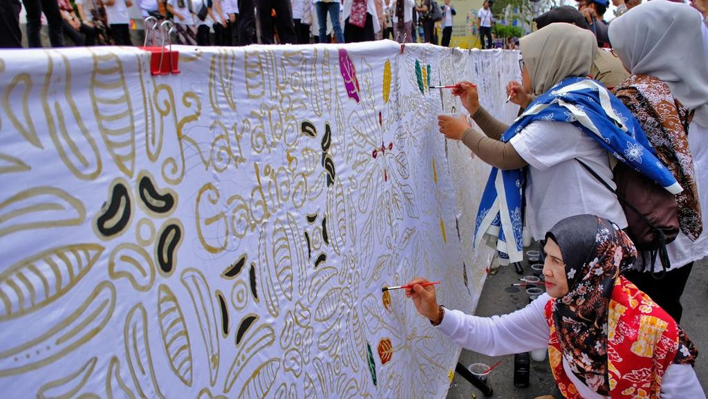 Semarak Festival Harmoni Pesona Batik di Magelang Semarak Festival Harmoni Pesona Batik di Magelang